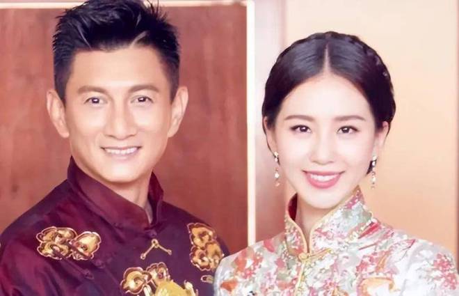 女助理出行又被拍女方看着他笑的很灿烂long8唯一登录被曝离婚后吴奇隆和(图4)