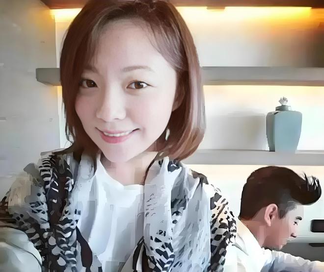 女助理出行又被拍女方看着他笑的很灿烂long8唯一登录被曝离婚后吴奇隆和(图15)