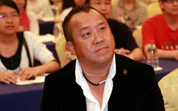 影节台上嚼口香糖与金沙总裁骑旋转木马挺幼稚Long8国际平台登录入口曾志伟澳门参加电(图7)