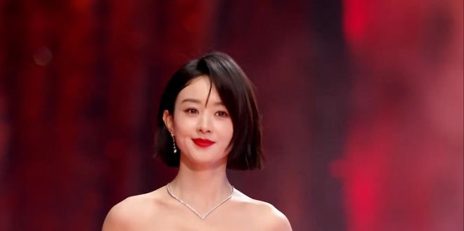 开胸礼服唐嫣高定黑裙却被压轴的赵丽颖抢镜Long8国际平台登录入口澳门这天：张萌(图25)